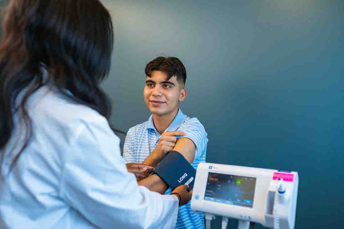 Intuitive doctor with patients